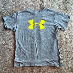 Under Armour tee 🏅 size youth medium 🏅 EUC!